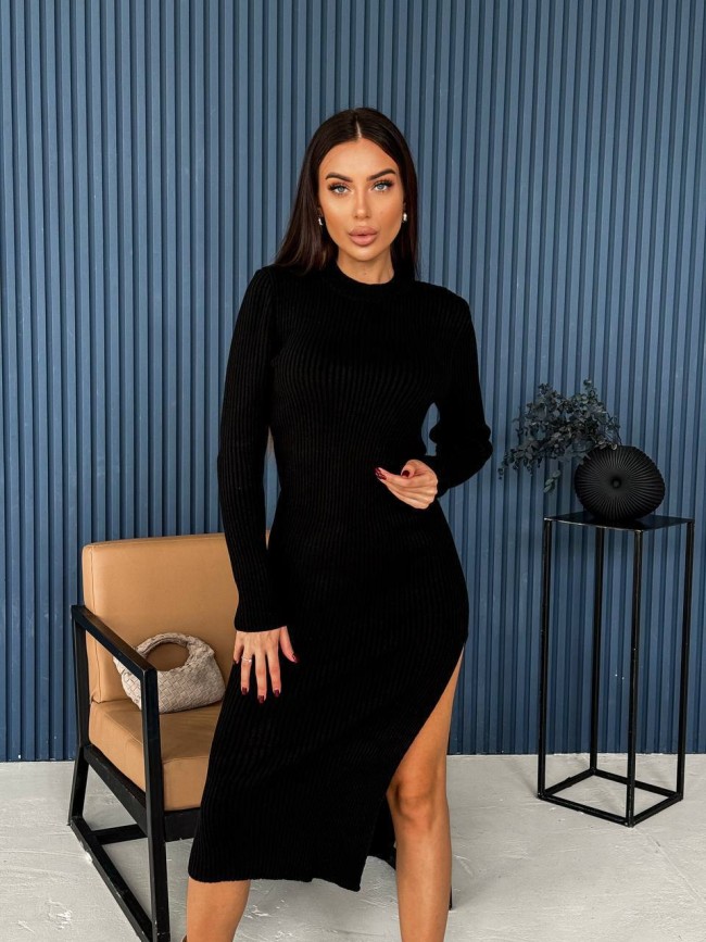 Черное вязаное платье