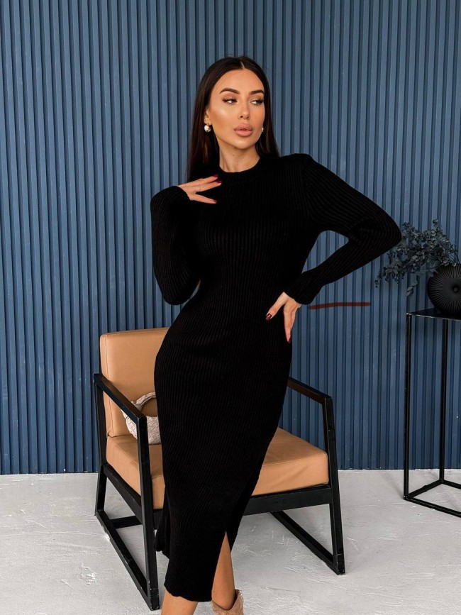 Черное вязаное платье