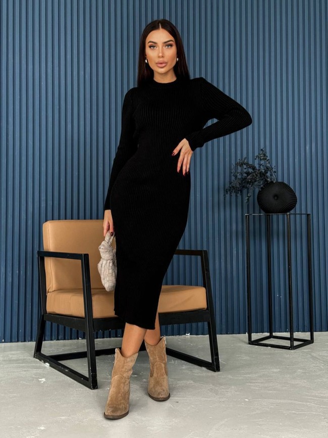 Черное вязаное платье