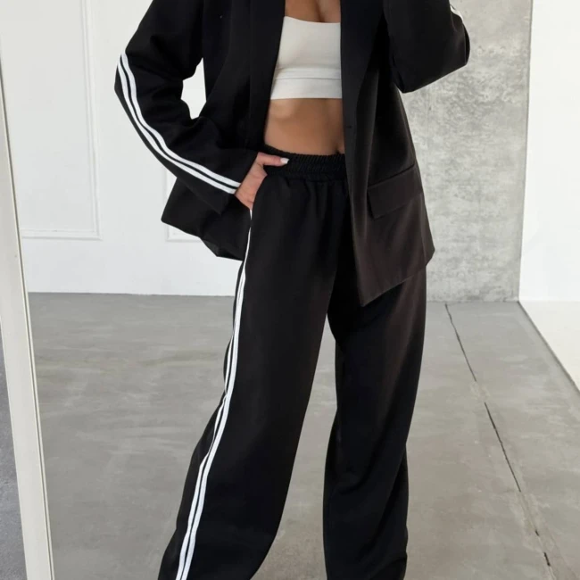 Стильный костюм