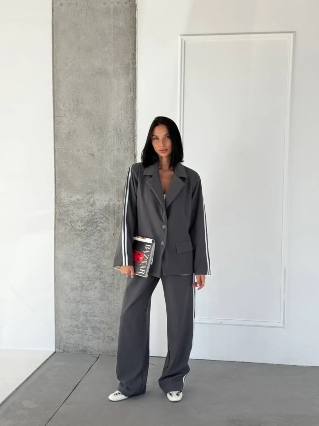 Стильный костюм