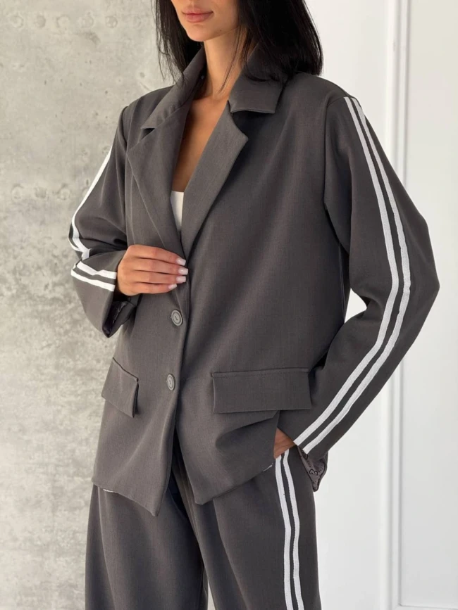 Стильный костюм