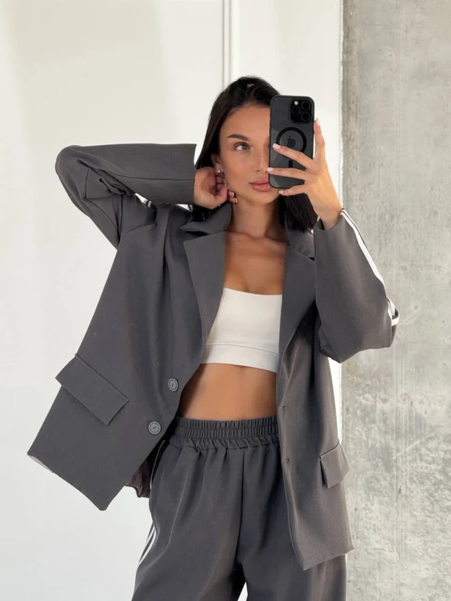 Стильный костюм