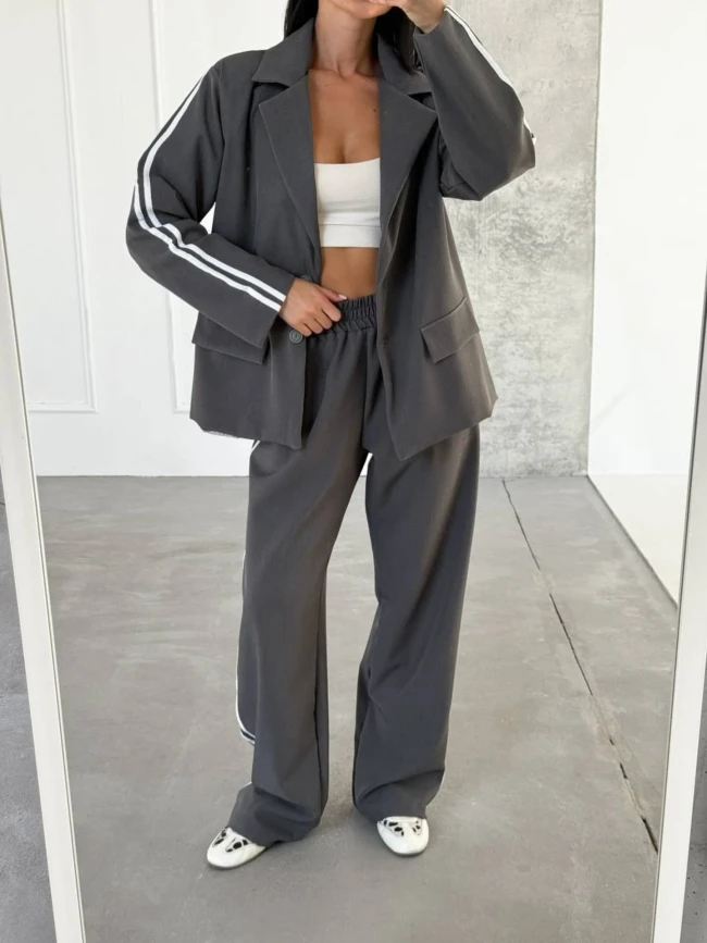 Стильный костюм