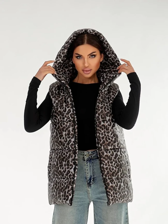 Жилетка с капюшоном