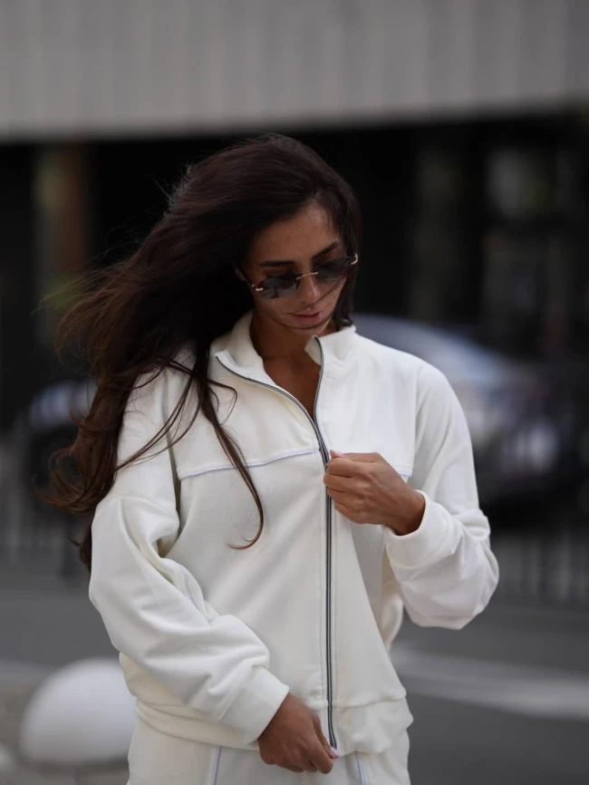 Стильный велюровый костюм 