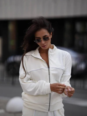 Стильный велюровый костюм 