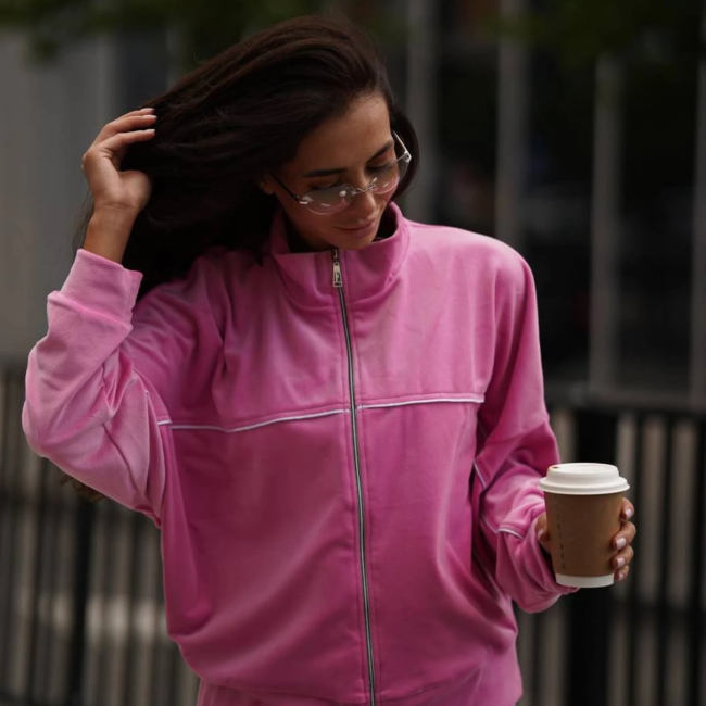 Стильный велюровый костюм